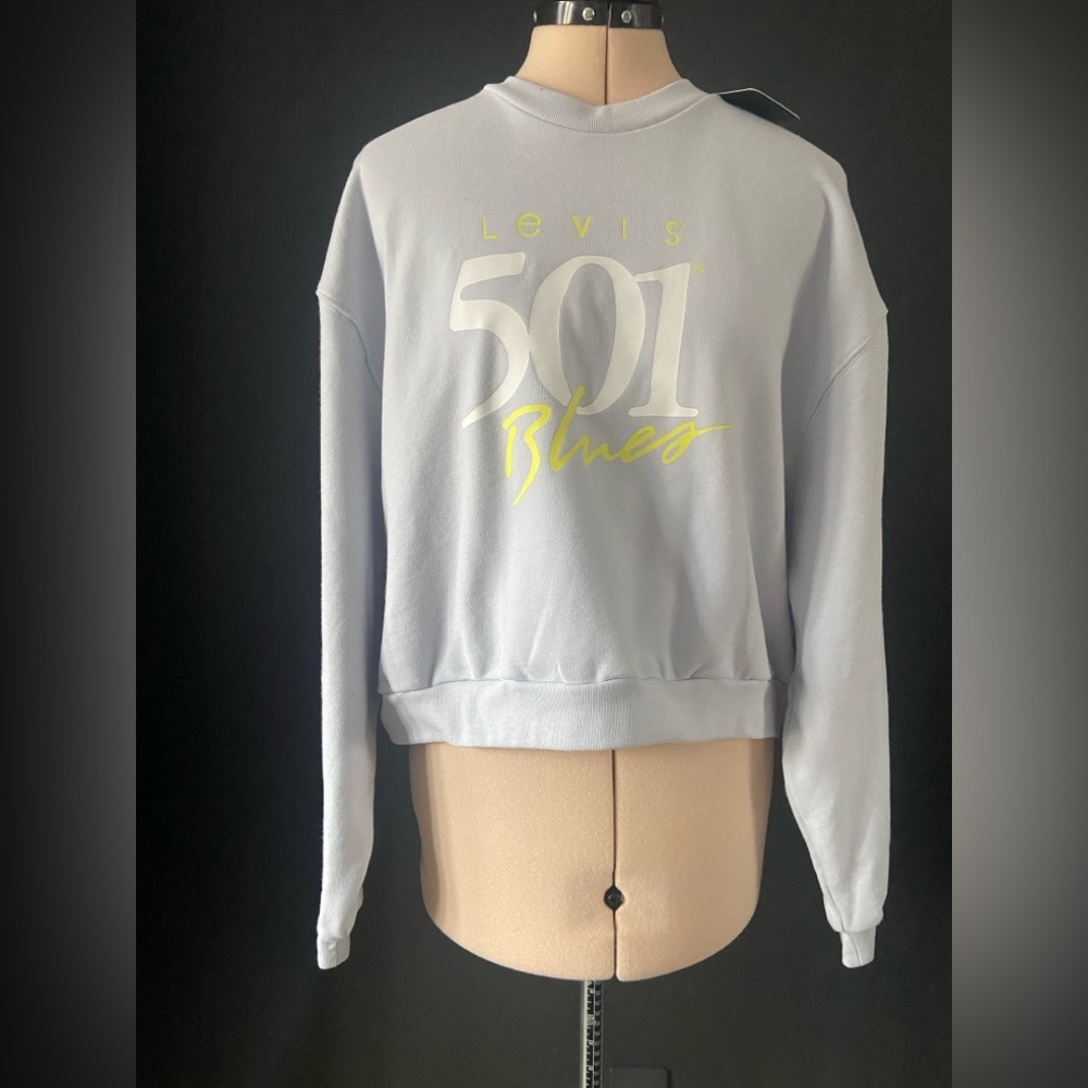 Levi’s cropped sweatshirt